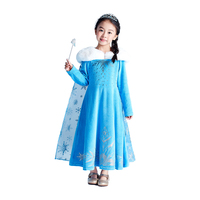 OEM/ODM Robe de princesse Elsa pour filles, personnalisée pour fête de rêve, en tissu flanelle, motif flocon de neige à sequins, avec cape à bordure en fourrure, en gros