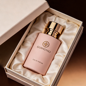 ขวดน้ำหอมทรงกระบอกสีเหลืองหรูหรา พร้อมฝาสีทองที่สามารถปรับแต่งโลโก้ได้ บรรจุภัณฑ์น้ำหอมระดับไฮเอนด์พร้อมกล่องของขวัญ - Product Image 3