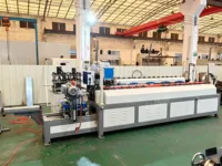 Machine de formage à rouleaux pour brides TDC avec système d'injection de mastic silicone pour une connexion de conduits étanche