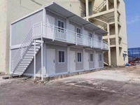 Dormitorio de Campamento de Dos Pisos, Casa Contenedor Plegable Prefabricada de 20 Pies, Balcón con Escalera Verde, Aislada, de Acero, para Hotel/Edificio de Oficinas