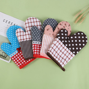 Porte-casseroles à isolation thermique OEM 100% coton Impression numérique Ensemble <span class=keywords><strong>de</strong></span> mitaines <span class=keywords><strong>de</strong></span> four <span class=keywords><strong>de</strong></span> Noël occidental <span class=keywords><strong>Gants</strong></span> <span class=keywords><strong>de</strong></span> cuisine - Product Image 1