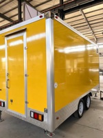 Remorque alimentaire mobile carrée en acier inoxydable jaune à double essieu tandem pour la vente de restauration rapide, snacks et bonbons en rue