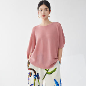 Nuevas Blusas de Moda Ecológicas con Pliegues Tejidos para Mujer de Talla Grande, Estilo Casual con Mangas de Murciélago, Cuello Redondo de Color Sólido - Product Image 2