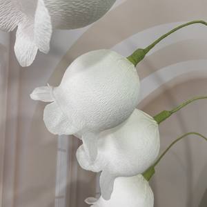 Vente en gros de fleurs géantes de muguet blanches Décorations en papier Décoration de mariage Fleur géante en papier crêpe - Product Image 3