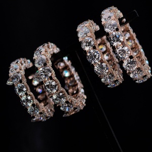 Maßgefertigter Eternity-Ring für Herren aus massivem 10K Roségold mit seitlich gefassten 0,50 Karat CVD-Labor-Diamanten - Product Image 3