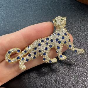 小批量定制徽标生动斑点豹纹动物雕塑巴洛克珍珠脚饰胸针珠宝制造商支持 - Product Image 4