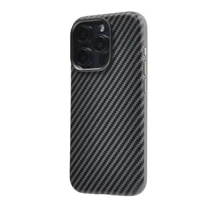 Funda de teléfono de cuero con textura de fibra de carbono medio envuelta lateral personalizada de lujo Funda de cuero de tacto suave de gama alta para iPhone 15 Pro