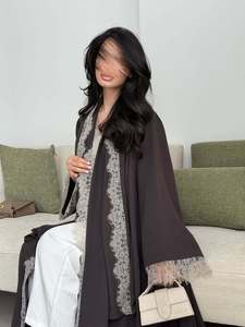 Abaya <span class=keywords><strong>en</strong></span> <span class=keywords><strong>gros</strong></span> avec foulard, <span class=keywords><strong>en</strong></span> satin, bordure <span class=keywords><strong>en</strong></span> dentelle douce, broderie à motifs moelleux, chemisier à manches longues, kimono ouvert, Abayas musulmanes - Product Image 6