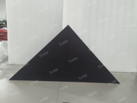 Écran LED créatif en forme de triangle P2.976 pour extérieur avec des performances visuelles à contraste élevé pour façade média