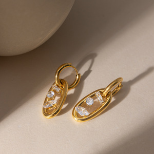 Pendientes de Aro Doble con Circonitas Geométricas, Tono Dorado, Acero Inoxidable, Joyería para Uso Diario - Product Image 4