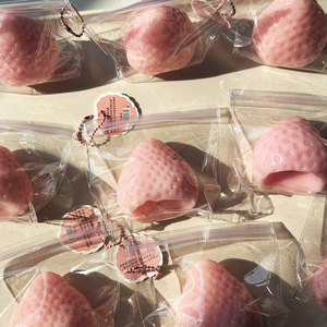 Fragola giocattoli morbidi in rilievo dolce in Silicone di alta qualità in forma di frutta divertente Top impastare marcio educativo TPR Taba - Product Image 3