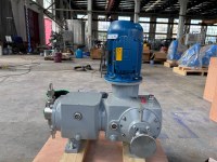 Pompe doseuse à piston en acier inoxydable pour la proportionnement précis des matières premières chimiques