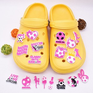 Nouvelles décorations créatives HY pour chaussures de football pour femmes, breloques de téléphone DIY, accessoires détachables en PVC rose pour chaussures de football - Product Image 2
