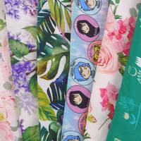 Tissu tissé léger 100 % rayonne imprimé numérique motif fleurs roses style hawaïen, coupé en pièces, éco-responsable, pour vêtements de filles – Fournisseur direct usine