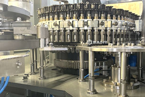 Projet clé en main : Machine <span class=keywords><strong>automatique</strong></span> de soufflage, de remplissage et de bouchage de bouteilles d'eau en plastique Combiblock - Product Image 4