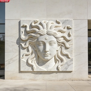 Sculpture en relief de Méduse en marbre blanc sculpté à la main YOUFINE, art mythologique, décoration pour l'espace extérieur du jardin - Product Image 1