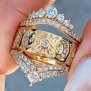 Anello con design a corona solare a tre strati per donna - Product Image 3