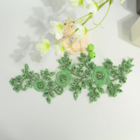 Applique de strass en cristal vert sur mesure, faite à la main, à coudre sur l'épaule, qualité doublement vérifiée pour robe YUGU