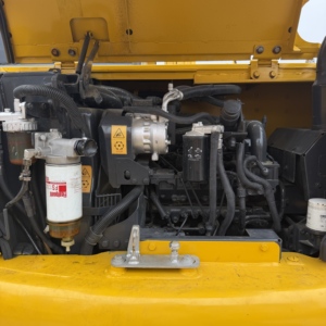 Excavatrice sur chenilles Komatsu PC70, pelle hydraulique compacte de 7 tonnes avec compartiment moteur ouvert, puissance stable pour la construction - Product Image 6