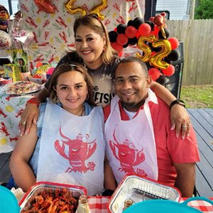 Baberos <span class=keywords><strong>de</strong></span> Plástico Desechables para Mariscos, Personalizados con Impresión <span class=keywords><strong>de</strong></span> Langosta y Cangrejo, para Adultos, <span class=keywords><strong>de</strong></span> la Fábrica Guangzhou Lefeng, para Restaurantes - Product Image 3