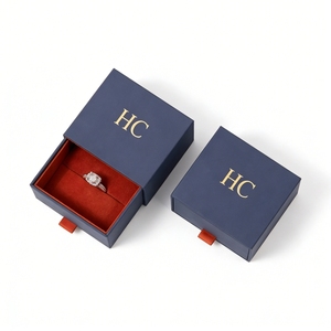 กล่องใส่แหวนแบบคลาสสิกสั่งทำพิเศษ กล่องเก็บเครื่องประดับแบบลิ้นชักแข็งหรูหรา บุผ้ากำมะหยี่ ปั๊มฟอยล์ โลโก้สั่งทำได้ รับผลิตแบบ OEM - Product Image 1