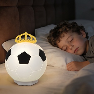 Altavoz de Fútbol con Sonido Blanco, de Silicona, con Control Remoto y Luces Nocturnas de 3 Colores para el Hogar y el Dormitorio - Product Image 1