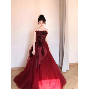 S0589T Robe de mariée royale d'été élégante avec coupe ajustée et traîne chapelle - Product Image 6
