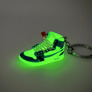 Al por mayor: Llavero de zapatillas luminosas de moda tipo caja sorpresa, estilo AJ, colgante decorativo creativo para bolso, artículo popular de plástico para transmisiones en vivo - Product Image 6