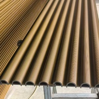 Panneaux muraux ondulés WPC à prix d'usine pour la décoration extérieure de la maison offrant un style moderne et une durabilité extérieure durable