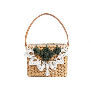 Sac PATERA fait main en jacinthe d'eau tressée, sac fourre-tout brodé floral, sac à bandoulière écologique pour femme, sac à main bohème d'été pour la plage - Product Image 1