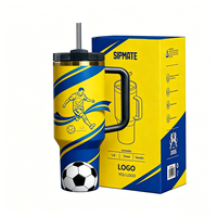 Gobelet isotherme original en acier inoxydable sous vide de 40 oz avec poignée et paille, personnalisé pour l'événement Coupe de la Fièvre de Football, idéal comme cadeau souvenir