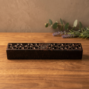 Boîte à encens en pierre savonneuse avec découpes - Product Image 1