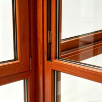 Moderna Terraza Acristalada con Estructura de Aluminio Estilo Madera de Redwood, Techo Poligonal, Luces Integradas, Ventanas Grandes, Espacio de Patio Exterior Personalizable