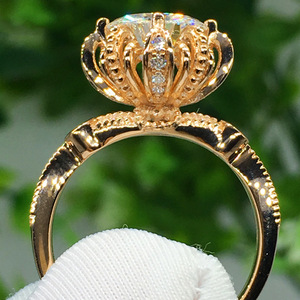 Anello di fidanzamento F1114 Crown Opal in oro massiccio 18 carati con taglio ovale e montatura a griffe, gioiello raffinato da donna - Product Image 2