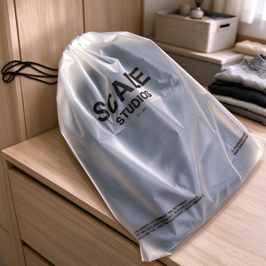Bolsa de Almacenamiento de Ropa de Plástico PE Suave con Cordón Negro, 35x45cm, con Logotipo Personalizado, para Empaque de Marca de Ropa - Product Image 3
