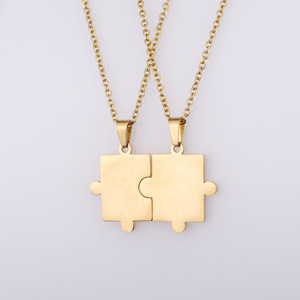 Collier Puzzle géométrique assorti en acier inoxydable gravé personnalisé à la mode chaîne à maillons plaqués or pour les couples - Product Image 1