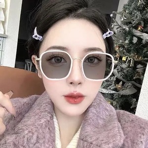 Lunettes de vue photochromiques élégantes à monture large et ovale pour femmes, verres personnalisables, outil de beauté sans maquillage - Product Image 4