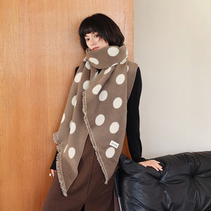 Vente en gros de cape poncho à pois avec franges, style coréen, écharpe châle mignonne pour femme, automne hiver - Product Image 4