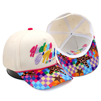Casquette de baseball personnalisée à 5 panneaux avec impression bicolore, visière imprimée étoile de mer et motif damier coloré, avec cordon