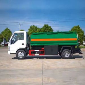 Camion-citerne à carburant diesel ISUZUu Mini 4000L 4x2 manuel 1000cbm pour livraison - Offre Spéciale - Product Image 3