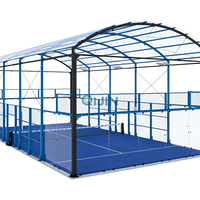 Système de terrain de padel couvert professionnel pour l'extérieur, structure de toit personnalisée, solution pour installations sportives commerciales, mur en verre trempé