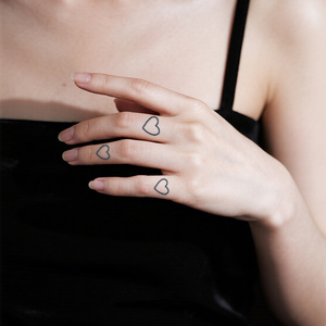 <span class=keywords><strong>Tatouage</strong></span> temporaire Simple Hearts, <span class=keywords><strong>tatouage</strong></span> semi-permanent, imperméable, résistant <span class=keywords><strong>à</strong></span> la transpiration, dure 2 semaines, <span class=keywords><strong>tatouage</strong></span> réaliste pour le bras et le corps - Product Image 4