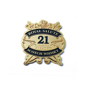 Özel kırmızı şarap madalya rozetleri altın kaplama çinko alaşım 3D tasarım ve bina için 2 renk baskı marka kültür ve ambalaj Metal etiket - Product Image 1