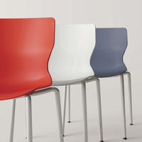Chaise de réunion empilable, gain de place, style nordique simple, en PP, avec pieds en métal, pour espace de coworking, très demandée