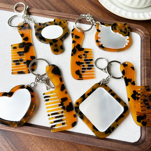 Zonyin <span class=keywords><strong>Miroir</strong></span> de maquillage portable en acétate, en forme de cœur, d'ours ou de <span class=keywords><strong>chat</strong></span>, avec peigne et porte-clés, mini <span class=keywords><strong>miroir</strong></span> cosmétique à suspendre pour sac - Product Image 1