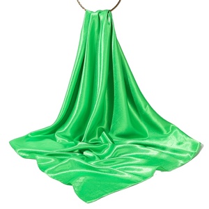 Foulard Quadrato in Seta 90cm con Stampa Monogramma Classica Bianco e <span class=keywords><strong>Nero</strong></span> per Donne, Hijab di Lusso in Raso, <span class=keywords><strong>Elegante</strong></span> Copricapo - Product Image 6