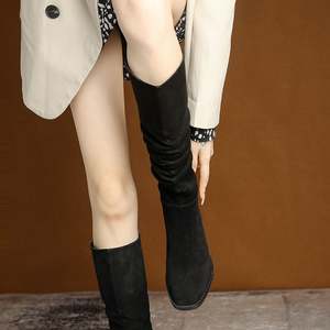 Bottes Chukka populaires d'été à talon haut pour femme, style ample, longueur genou, en PU, couleurs neutres, pour sublimer votre look général - Product Image 1