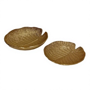 Ensemble de 2 plats de service en forme de feuille métallique dorée, décoratifs et texturés, pour fruits et collations, centre de table - Product Image 6