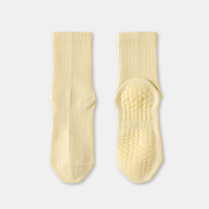 Calcetín de Yoga de Fitness de punto de Color sólido Nuevos productos Calcetines de Pilates con agarre antideslizante personalizado con logotipo en el cuerpo/puño Longitud de la tripulación - Product Image 1