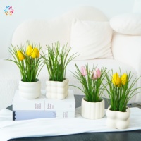 Tanaman Rumput Tulip Buatan Kecil dengan Alas Bola Lumut Tanpa Pot untuk Dekorasi Meja Rumah Musim Semi
